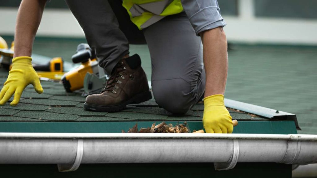 Colorbond-gutter-installation-In-Kew