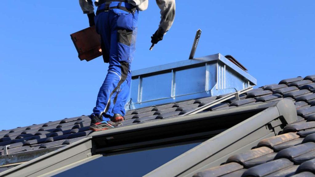 Roof maintenance Kew
